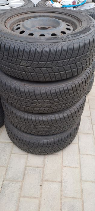 Vând cauciucuri 215/65 r16