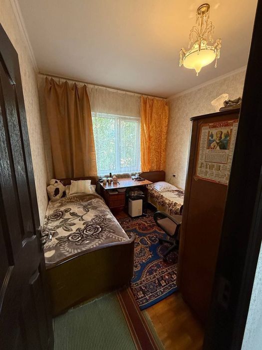 3 ком. квартира. 3/3/5. Сергели 2 (ярмарка). Не торец! Метро 500 м