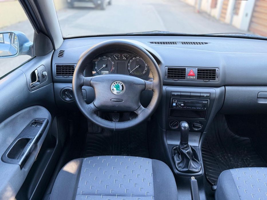 Skoda Octavia TOUR 2008 1.6 L benzina km reali stare impecabila var +-