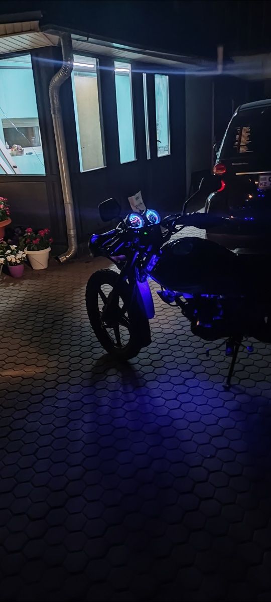 Мотоцикл 200 кубов suzuki
