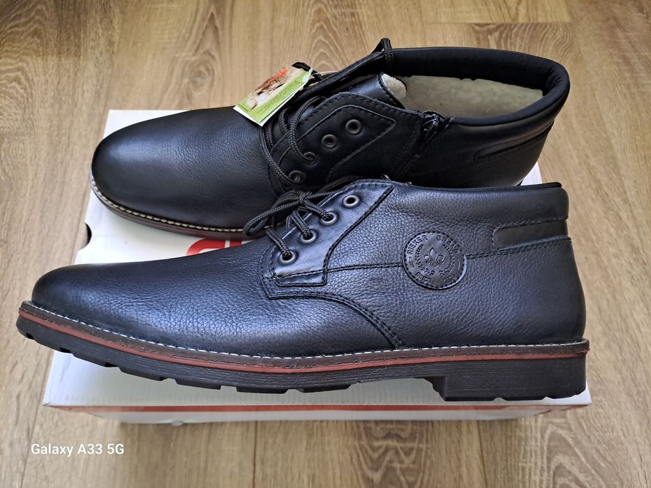 Vand ghete din piele și blană naturala pentru bărbați, brand Rieker.