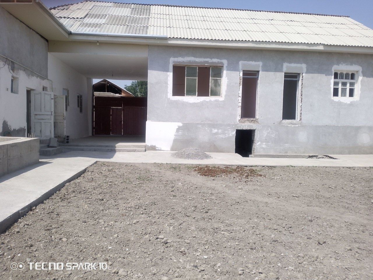 Ховли уй сотилади 4.5 сотик 80$ минг