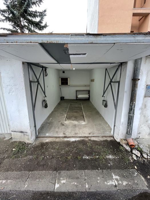 Inchiriez Garaj 18mp zona Tribunal