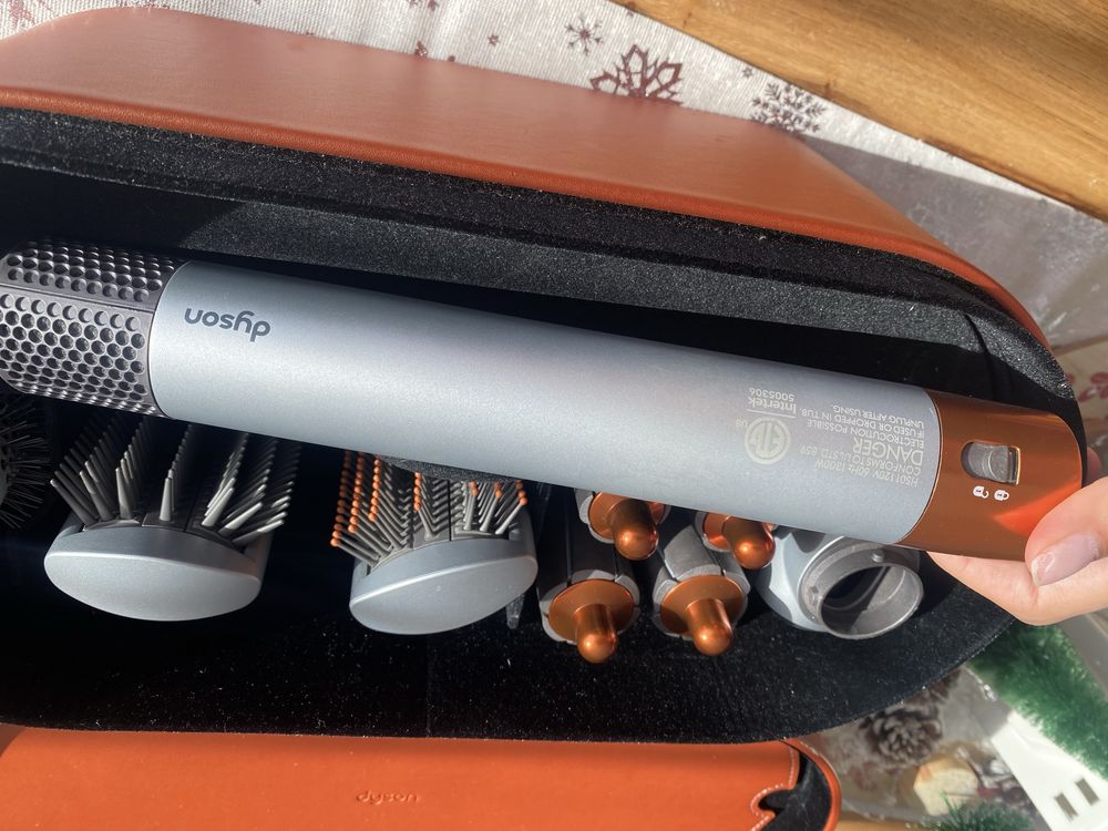 Dyson airwrap маша за коса