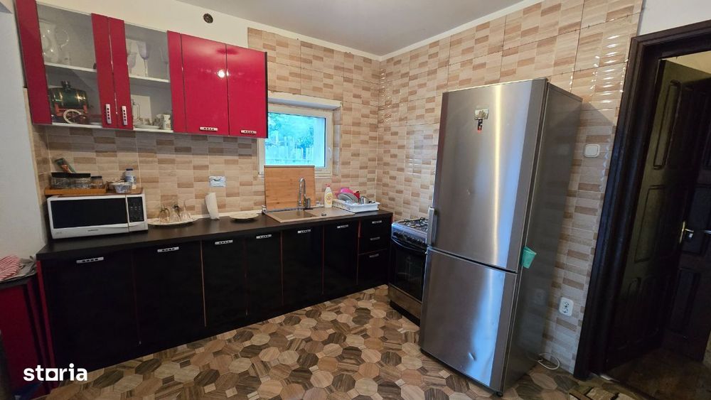 Închiriez casă și curte in Piatra Neamt!