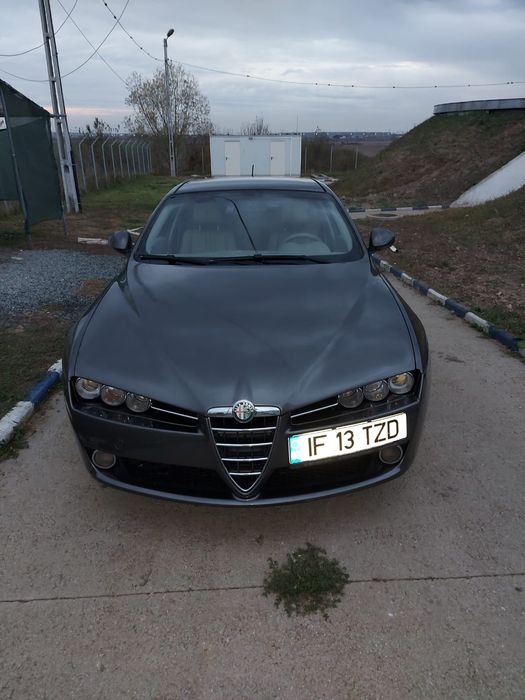Vînd alfa romeo 159