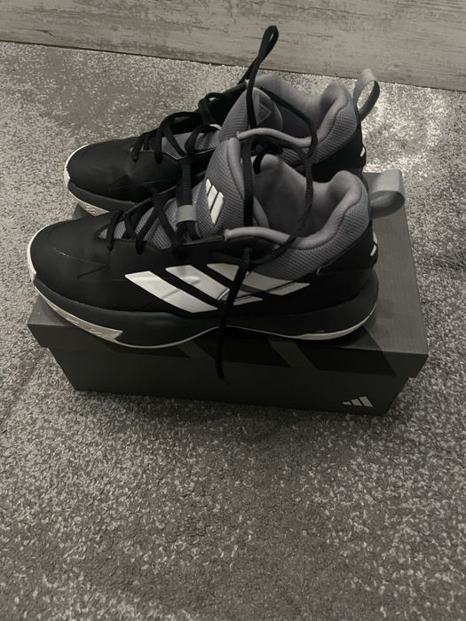 Обувки Adidas