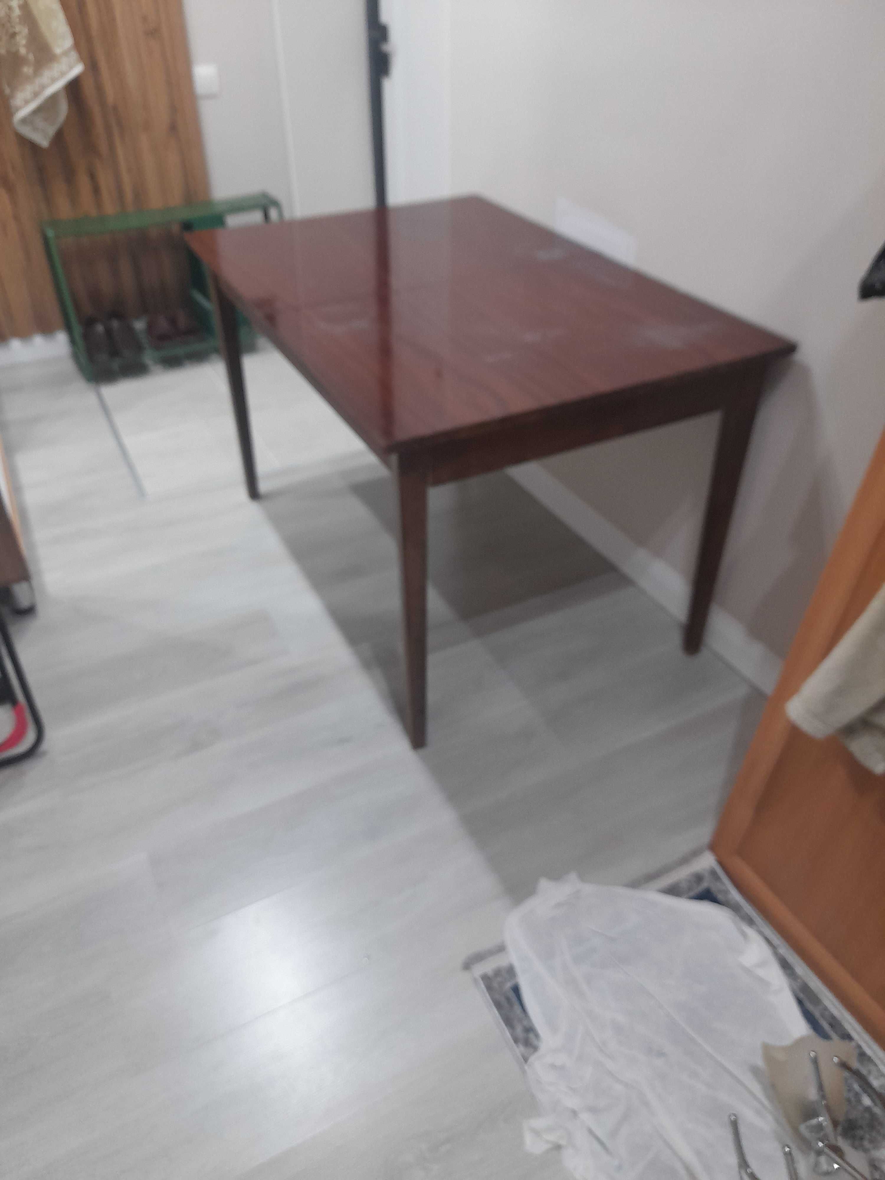 Продается стол в отличном состоянии, б/у, пр-во ГДР.