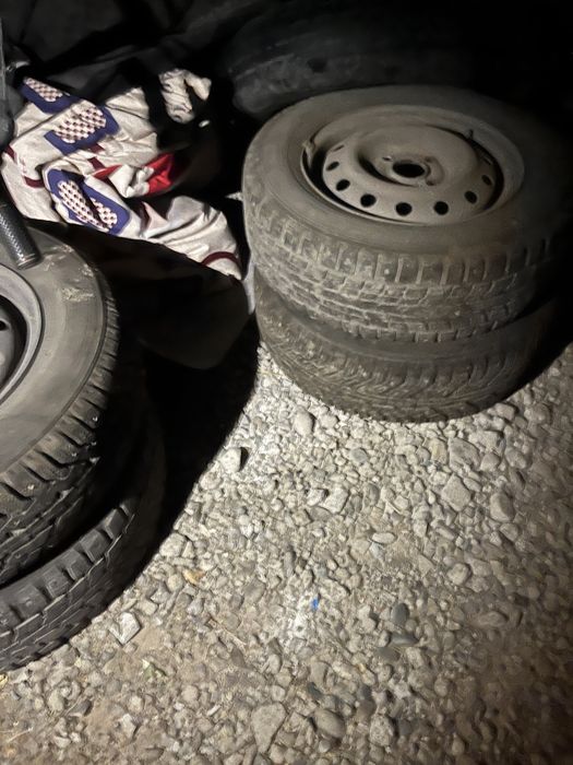 Шины зимние в хоршем состоятний