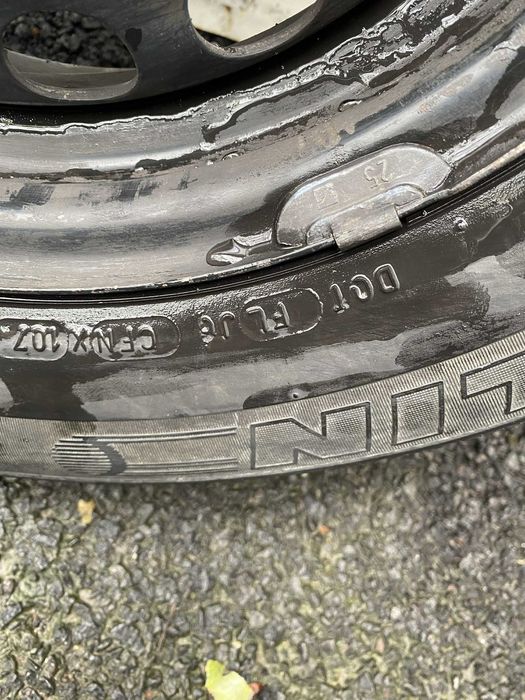 roti de iarna pentru ford cu jante de otel si capace de plastic