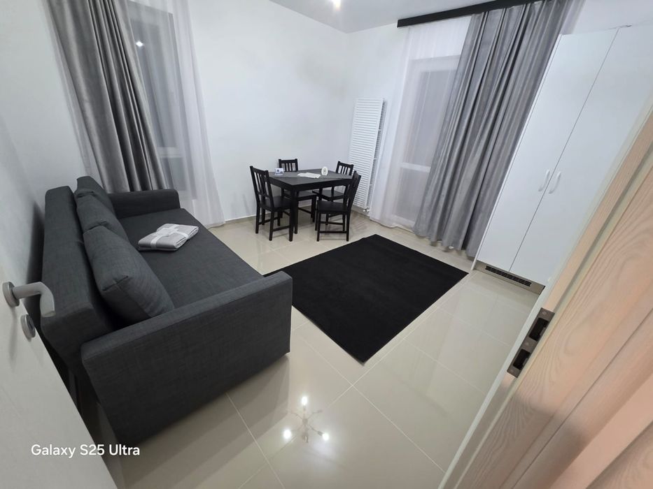 Inchiriez Apartament Militari Resindent .