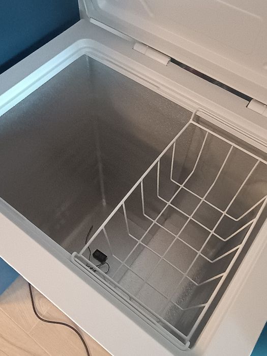 Lada frigorifica  cu dubla funcție , frigider sau congelator 99 litri