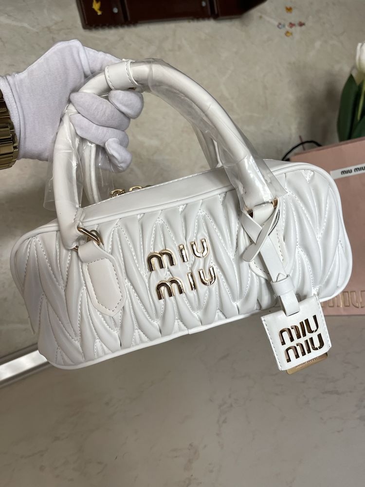 Чанта Miu Miu Arcadi бяла