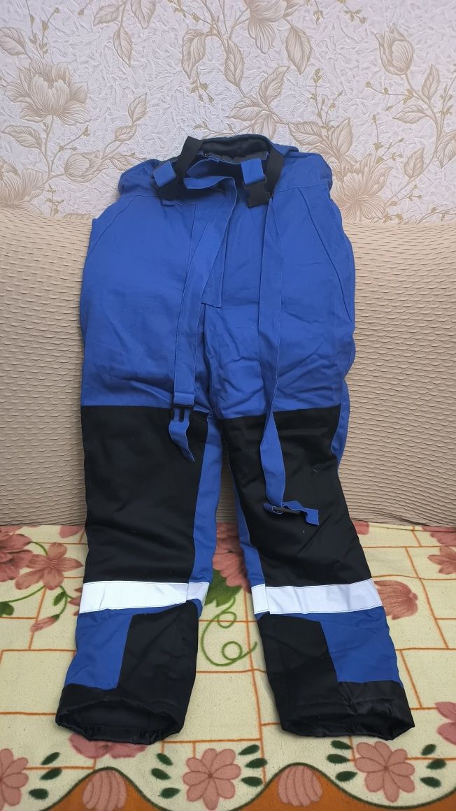 Продается Зимняя спецодежда (куртка+брюки комбинезон)
