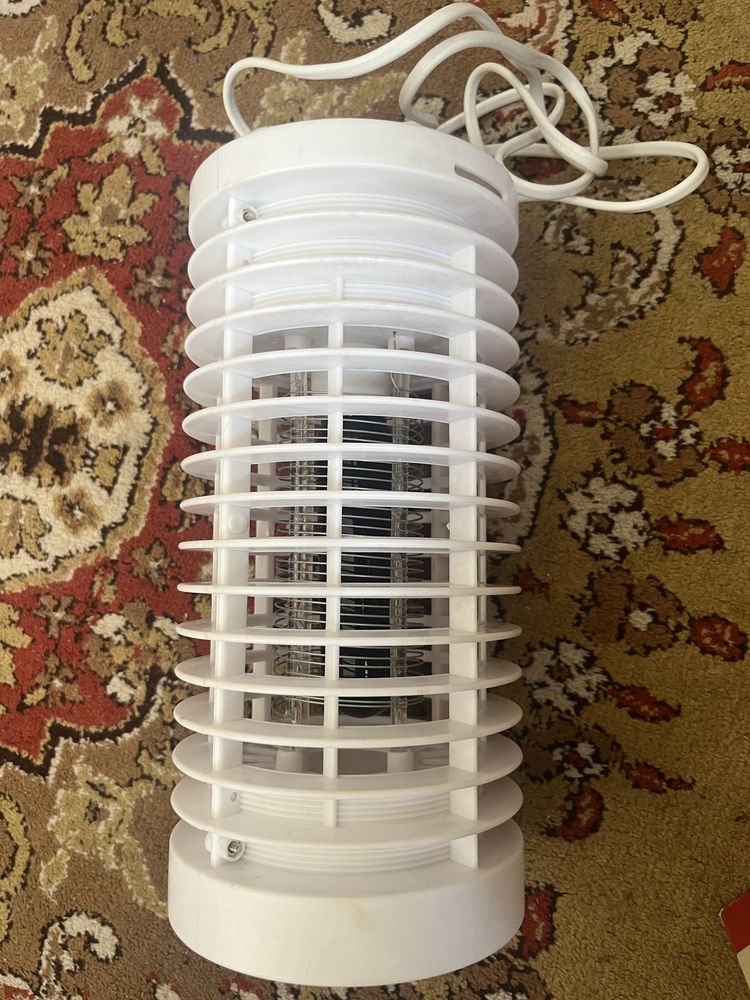 Lampa antiinsecte cu lumina uv