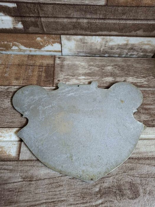 Стара плътна метална табела