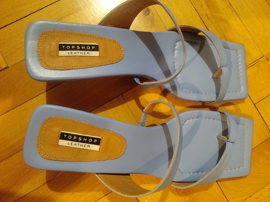 Чисто нови чехли, сандали