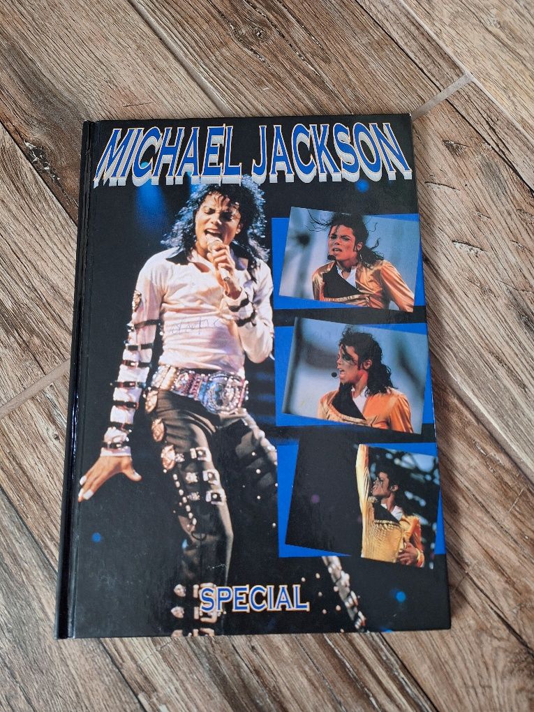 Vând albume de colecție  cu Michael  Jackson