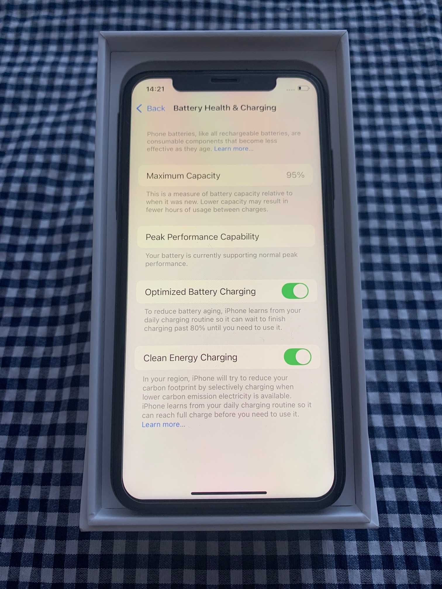 Продавам черен iPhone XS 256GB с аксесоари