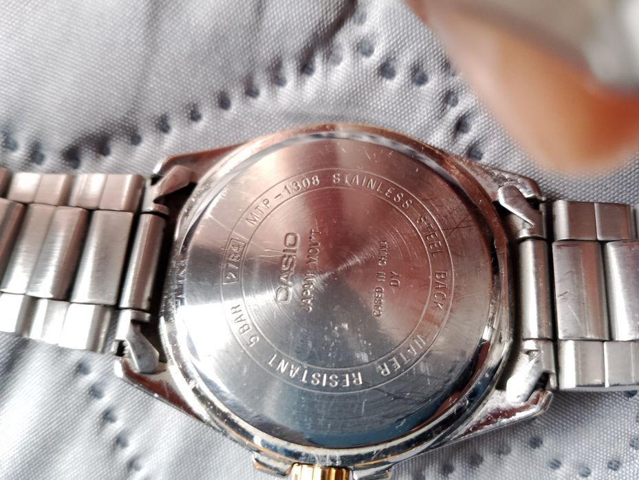 Продавам ръчен часовник Casio