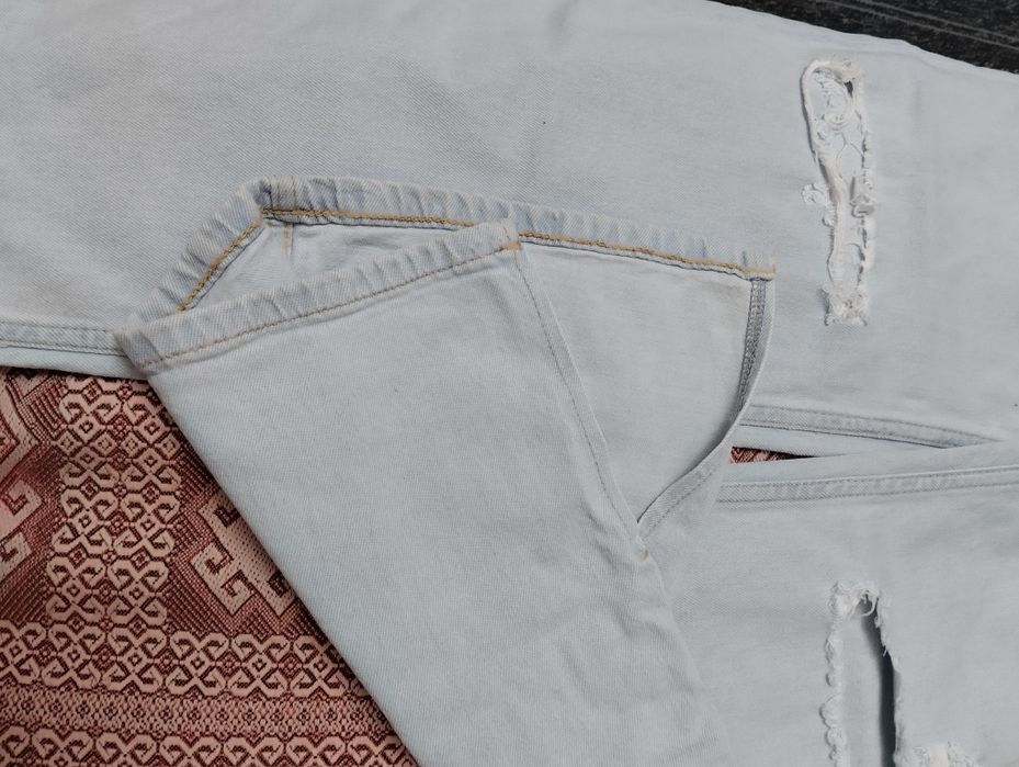 Продам джинсы на девочку