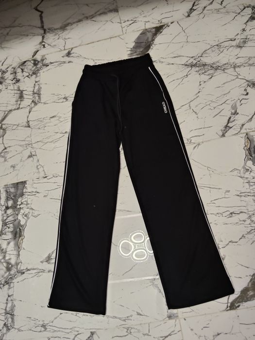 Pantaloni de damă Oysho