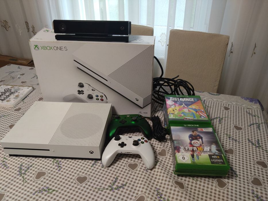 Xbox One S + kinect + 2 controller + 11 jocuri