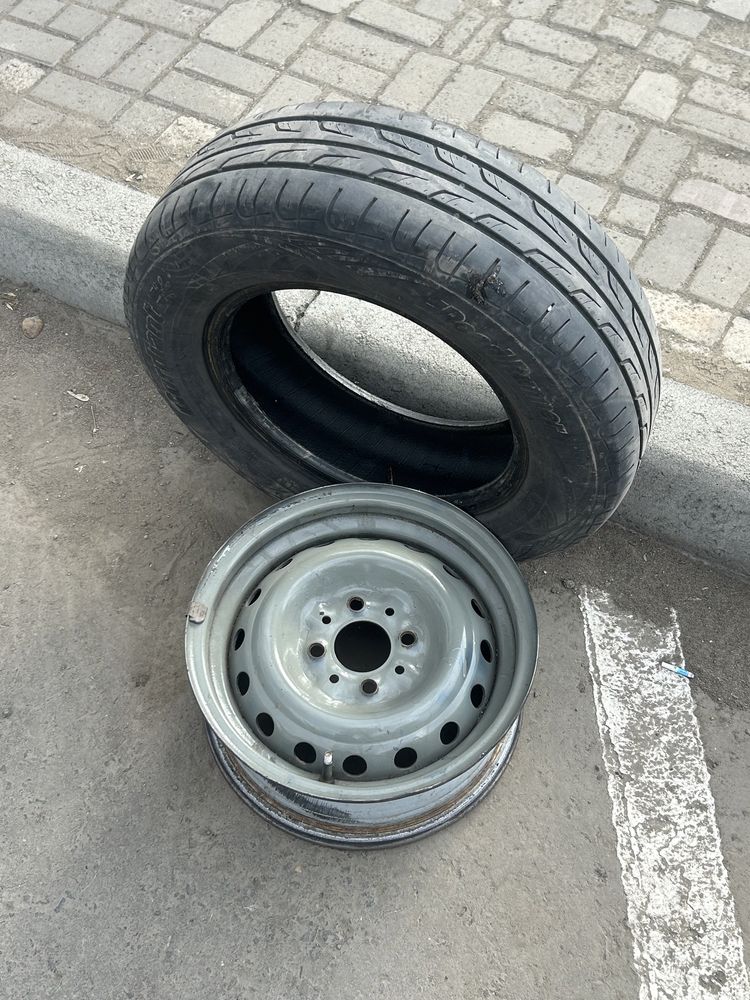 Продам летнию шину с диском