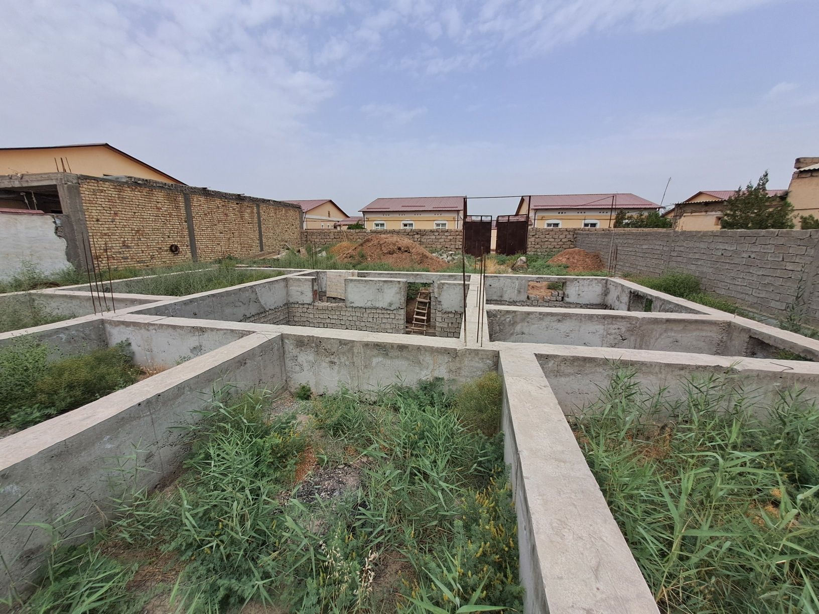 Fundament qoʻyilgan Yer sotiladi
