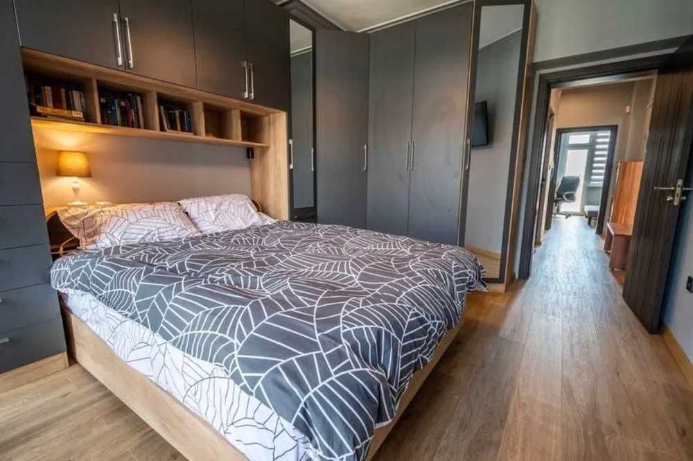 Дава се под наем Тристаен апартамент в София, Център - 88 кв.м за 1500 € - Снимка #1