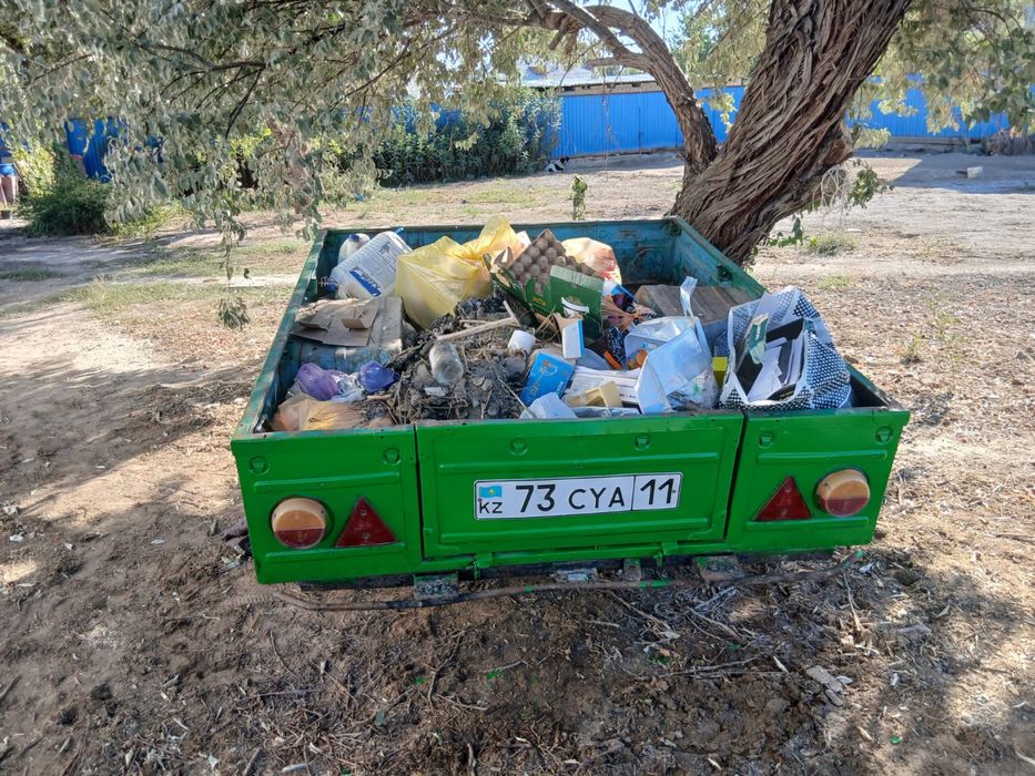 Прицеп  жасыл жагдайы жаксы жумыс жасап тур без проблема бари жумыс