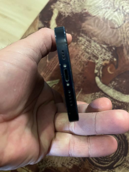 Айфон 12-64 гб Нов дисплей и батерия