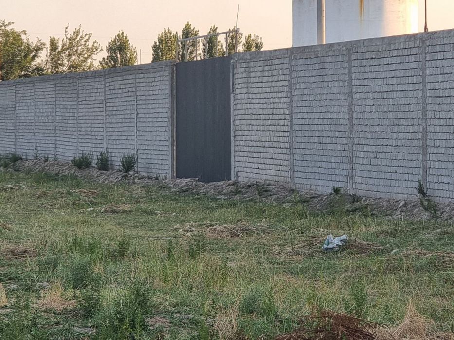 Xususiy yer sotigi 35$dan ijara beriladi. Temir yo’l kirgan.