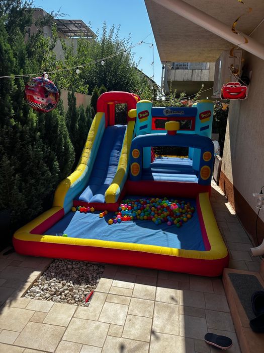 Inchiriez tobogan gonflabil ( pretabil si pentru interior)