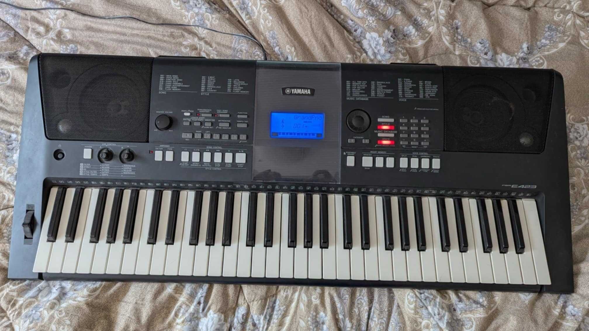Clape Portable Keyboard Yamaha PSR-E423 Orga