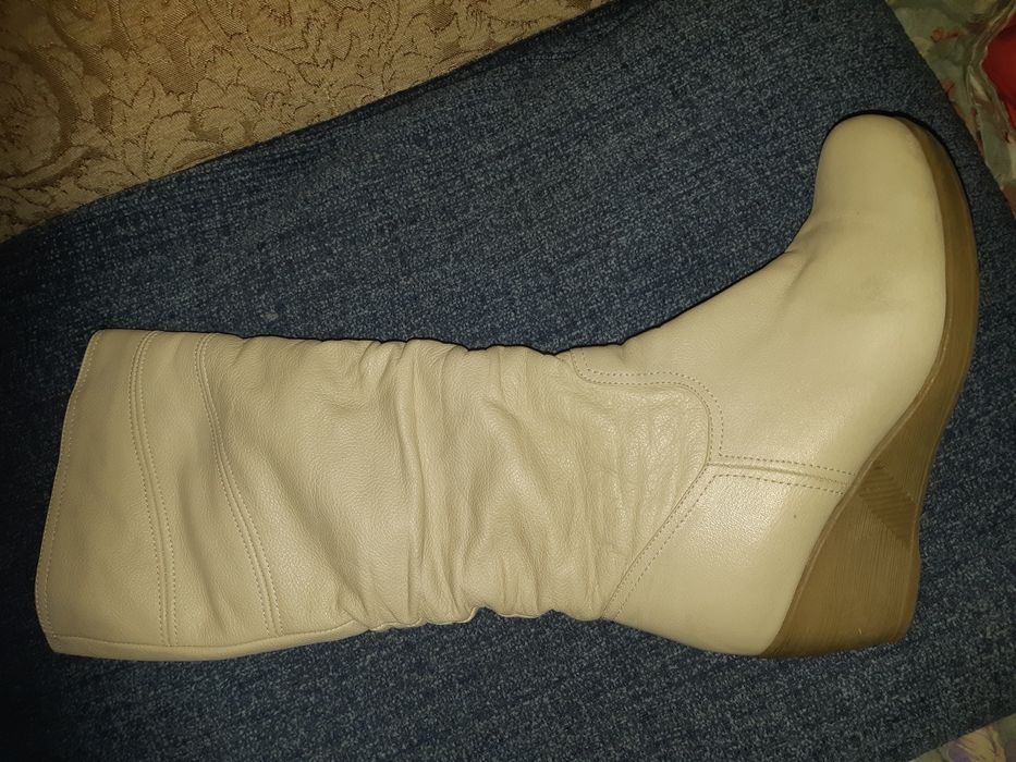 Сапоги отличные  Россия Германия   38  и 36 рр