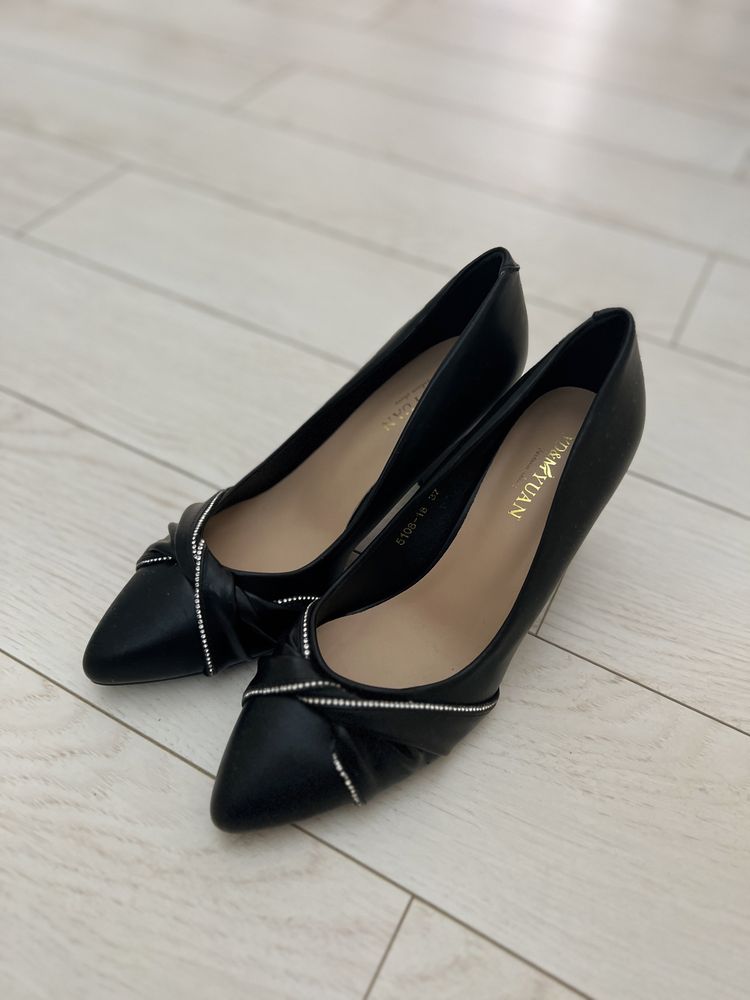 Новые женские  черные туфли ! 37 размер !