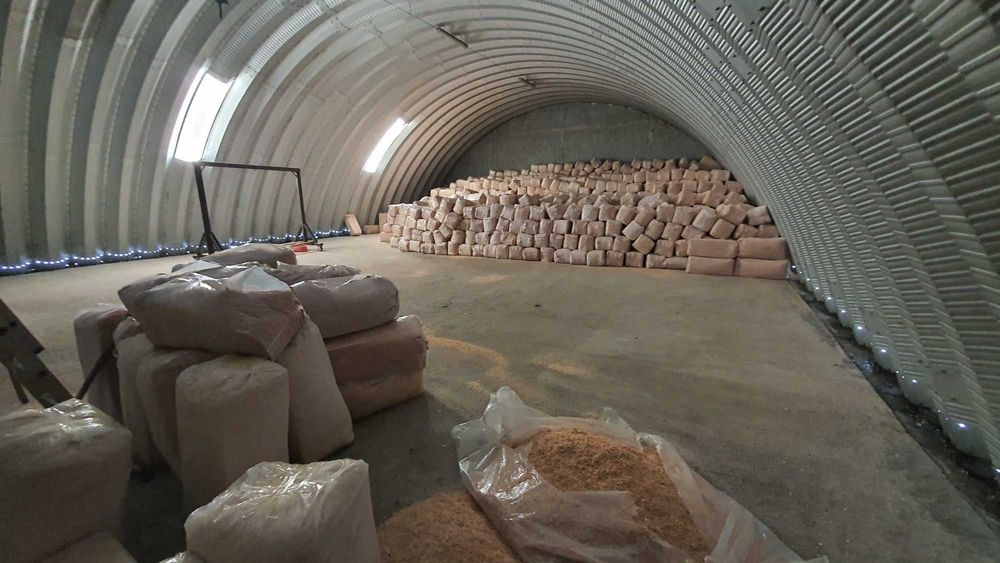 Inchiriez hala Potigrafu Prahova 315mp 550 euro - acces direct din DN1