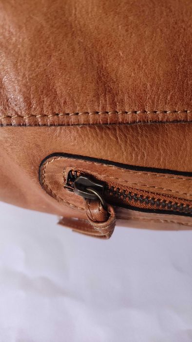 Pieces маркова пътна чанта от естествена кожа