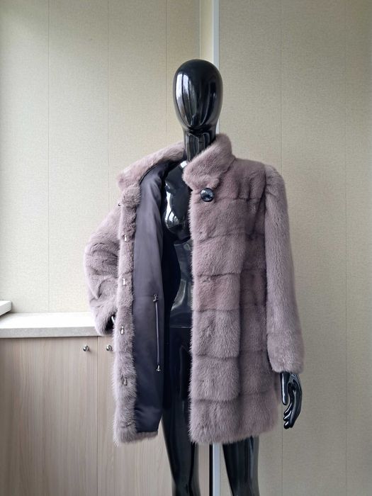 Haină de nurcă / vizon, Naturala , gri, roz. Mărime mare. Bust 130cm