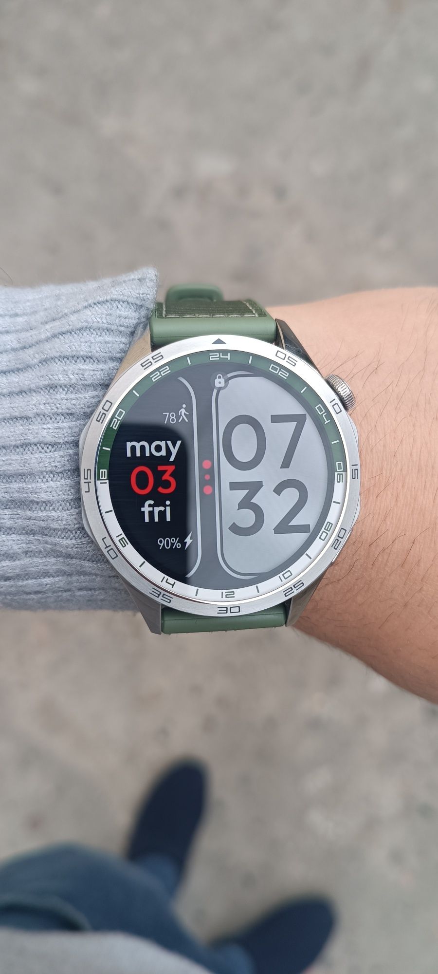 Срочно продам часы Huawei watch 4 GT в комплекте есть все необходимые