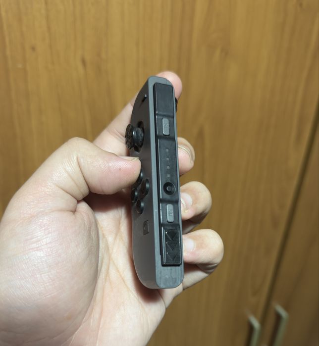 Controllere Joy-Con(stânga și dreapta)
