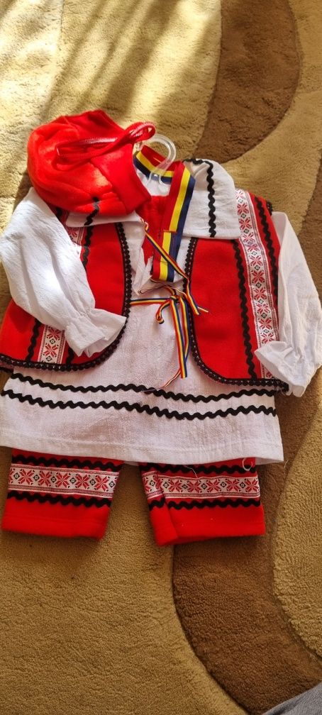 Costum traditional bebe