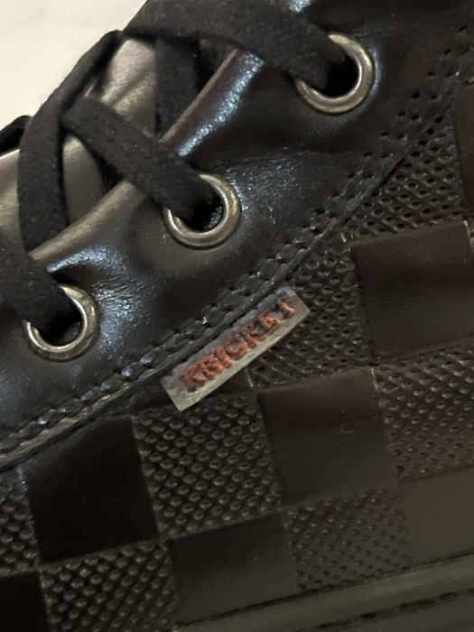 Adidasi tip gheata cricket