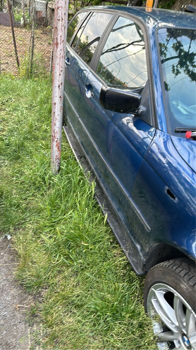 Продавам 2 броя бмв Е46 2.0 дизел 150 на части