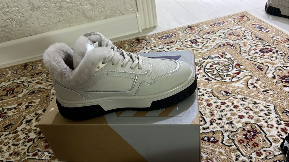 Продам зимний кроссовки