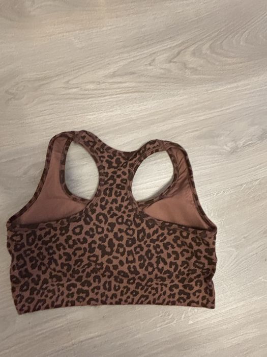 Спортно бюстие в леопардов принт