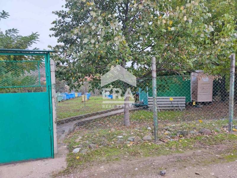 САМО В ЕРА ИМОТИ ХАСКОВО! Парцел с пчелина в село Клокотница