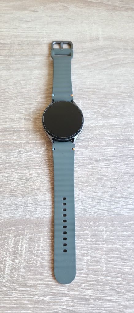 Samsung Galaxy Watch 7 44mm LTE Silver / Green 
Модел: L315