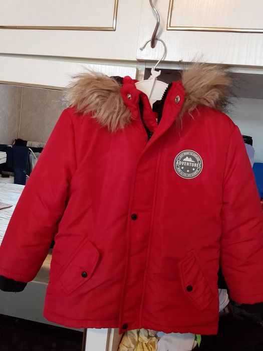 Децко червено яке с пух